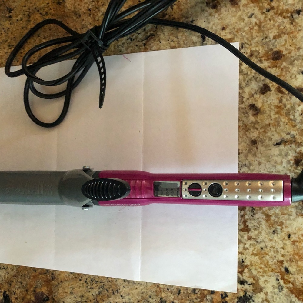 Conair 1 1/4” Infiniti Pro curling iron